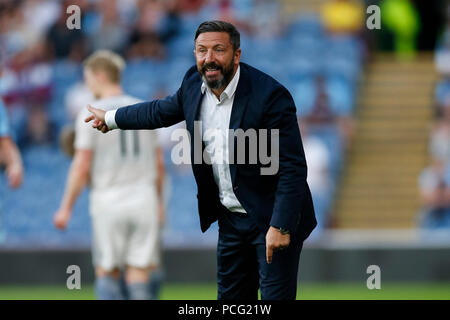 Burnley, Royaume-Uni. 2 août 2018. Aberdeen Manager Derek McInnes gestes au cours de l'UEFA Europa League Deuxième tour de qualification deuxième match de jambe entre Burnley et Aberdeen à Turf Moor le 2 août 2018 à Burnley, en Angleterre. Credit : PHC Images/Alamy Live News Banque D'Images