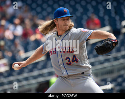 Washington, États-Unis d'Amérique. 06Th Aug 2018. Mets de New York le lanceur partant Noah Syndergaard (34) emplacements en première manche contre les Nationals de Washington au Championnat National Park à Washington, DC le mercredi, Août 1, 2018. Credit : Ron Sachs/CNP (restriction : NO New York ou le New Jersey Journaux ou journaux dans un rayon de 75 km de la ville de New York) | Conditions de crédit dans le monde entier : dpa/Alamy Live News Banque D'Images