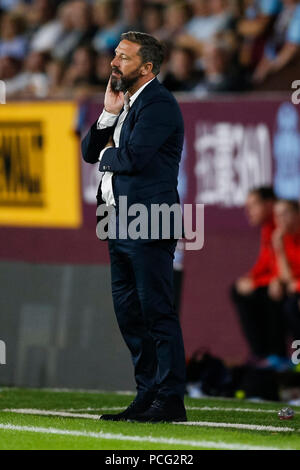 Burnley, Royaume-Uni. 2 août 2018. Derek McInnes Aberdeen Manager a l'air abattu au cours de l'UEFA Europa League Deuxième tour de qualification deuxième match de jambe entre Burnley et Aberdeen à Turf Moor le 2 août 2018 à Burnley, en Angleterre. Credit : PHC Images/Alamy Live News Banque D'Images