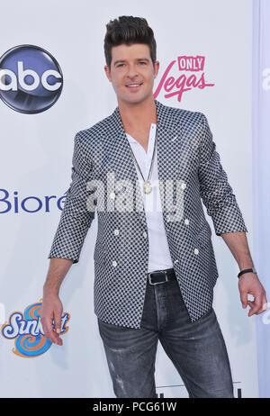 Robin Thicke au Billboard Music Awards 2012 au MGM Grand Arena de Las Vegas.Robin Thicke  140 ------------- Red Carpet Event, Vertical, USA, Cinéma, Célébrités, photographie, Bestof, Arts, Culture et divertissement, Célébrités Topix fashion / Vertical, Best of, événement dans la vie d'Hollywood, Californie - Tapis rouge et en backstage, USA, Cinéma, Célébrités, cinéma, télévision, Célébrités célébrités musique, photographie, Arts et culture, Bestof, divertissement, Topix trois quarts, vertical, une personne, à partir de l'an 2012, enquête tsuni@Gamma-USA.com Banque D'Images