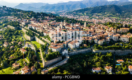 Ville Haute ou Ville Haute, vieille ville fortifiée de Bergamo, Italie Banque D'Images