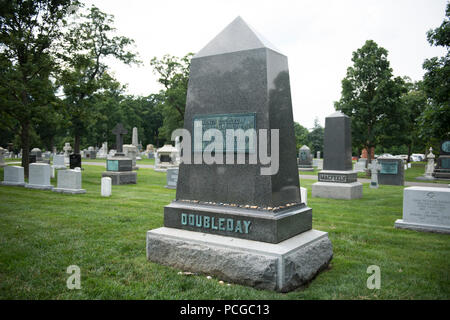 Abner Doubleday, enterré dans le Cimetière National d'Arlington's Section 1, tombe 61, était un brevet de général de brigade dans l'armée américaine. Doubleday est souvent crédité d'avoir inventé le baseball. Banque D'Images