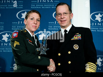 Président des Chefs Navy Adm. Mike Mullen, pose pour une Banque D'Images