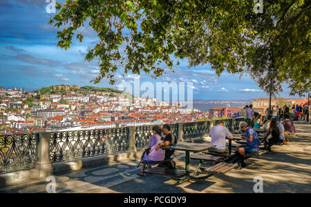 Lisbonne. Miradouro vue Sao Pedro de Alcantara. Banque D'Images