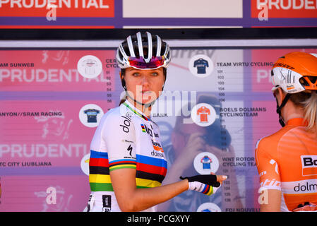 Chantal Blaak en maillot de championne de World Road Race, roulant pour Boels Dolmans à la course cycliste féminine Prudential RideLondon Classique, Londres, Royaume-Uni Banque D'Images