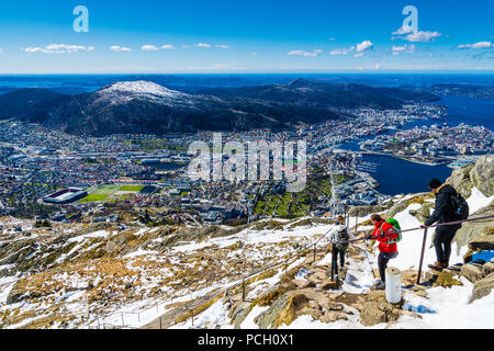 Au début du printemps sur le mont Ulriken à Bergen, Norvège Banque D'Images