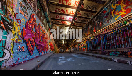 Graffiti dans tunnel à Londres Banque D'Images