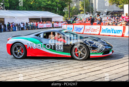 La ville de Mexico, Mexique - Juillet 08, 2015 : Ferrari 458 Speciale, partie de la voiture Ferrari Parade à la Scuderia Ferrari Street Demo par Telcel - l'infini. Banque D'Images