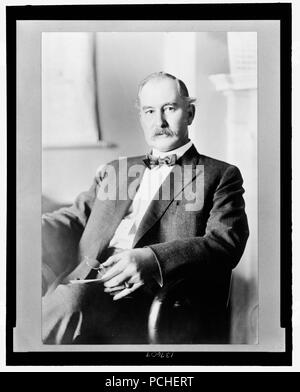 Albert Bacon Fall, sénateur du Nouveau Mexique, trois-quarts, portrait assis Banque D'Images