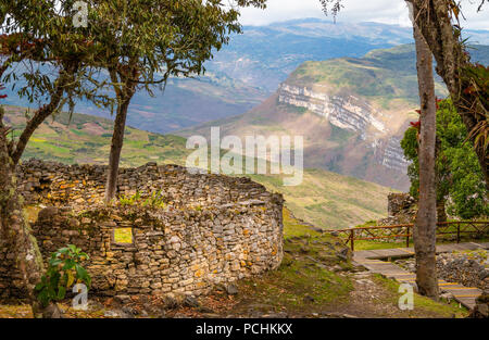 Les ruines de kuelap dans les andes au Pérou Banque D'Images