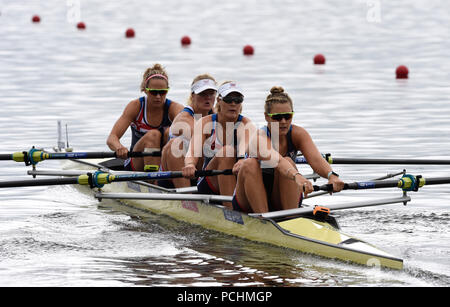 La société britannique Sara Parfett, Caragh McMurtry, Emily Ashford et Joséphine Wratten dans les quatre femmes d'une seule race de chaleur au cours de la première journée du championnat d'Europe 2018 à la Strathclyde Country Park, North Lanarkshire. Banque D'Images