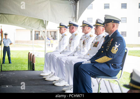Le Commandement de la préparation de la Force de la Garde côtière dirige l'éducation et la préparation du personnel de la Garde côtière. L'image d'archive enregistre une cérémonie officielle de changement de commandement au Training Center Cape May en juillet 2018. Banque D'Images
