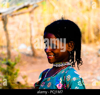 Portrait de Mbororo tatoué aka Wodaabes tribu femme - 01-03-2014 Poli, Cameroun Banque D'Images