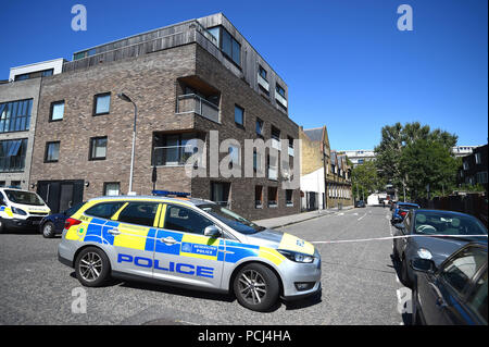 Dans l'activité de la police dans la rue Warham Camberwell, dans le sud de Londres, où Moscou17 Incognito rappeur, dont le vrai nom est censé être Siddique Kamara, a été tué et deux autres blessés lors d'un couteau. Banque D'Images