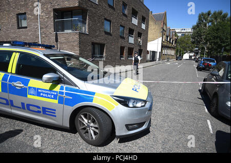 Dans l'activité de la police dans la rue Warham Camberwell, dans le sud de Londres, où Moscou17 Incognito rappeur, dont le vrai nom est censé être Siddique Kamara, a été tué et deux autres blessés lors d'un couteau. Banque D'Images