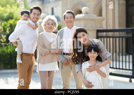 Portrait de famille chinois heureux Banque D'Images