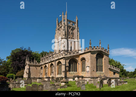 L'église St Mary vierge à Fairford, Gloucetsershire, UK Banque D'Images