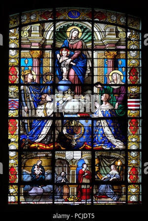 Marie et l'enfant, le roi Louis IX tenant la couronne d'épines, le roi Louis XIII et son épouse Anne d'Autriche, Basilique Notre Dame des Victoires à PARIS Banque D'Images