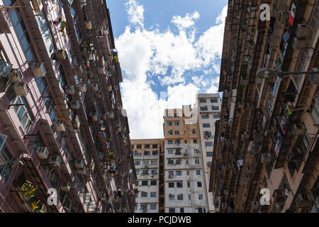 Arrière-plan de l'architecture urbaine de Hong Kong, d'énormes murs bloc d'appartements Banque D'Images