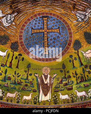 6-7ème siècle mosaïques byzantines à Sant' Apollinare in Classe, l'abside avec Christ et troupeau de moutons Ravenna ( la fin de la période romaine et byzantine, l'architecture) Émilie-romagne - Italie du Nord. ( Site du patrimoine mondial de l'Unesco ) Banque D'Images