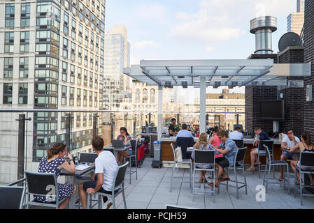 Jusqu'à 20 bar avec terrasse de l'hôtel Hyatt Times Square New York Banque D'Images