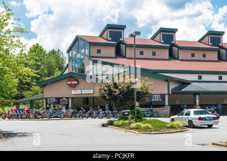 HICKORY, NC, USA-26 le 18 juillet : Blue Ridge Harley-Davidson est un détaillant local de motorycles et accessoires. Banque D'Images