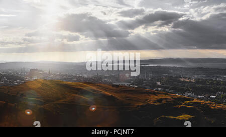 Voir d'Édimbourg de Arthur's Seat à Holyrood Park. L'Écosse, Royaume-Uni. Banque D'Images