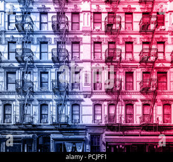 Ancien immeuble dans le Lower East Side de Manhattan, New York City, avec dominante de couleur rose et bleu effet Banque D'Images