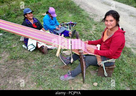 Part tisser dans El Carmen DE LA FRONTERA - Equateur - frontière Huancabamba. .Département de Piura au Pérou Banque D'Images