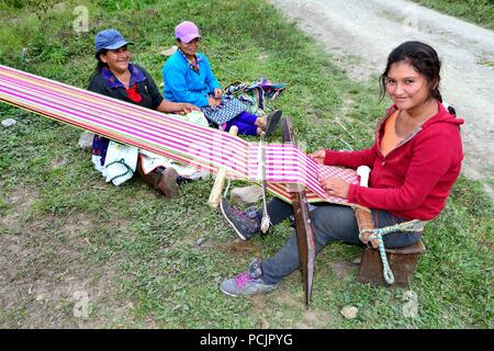 Part tisser dans El Carmen DE LA FRONTERA - Equateur - frontière Huancabamba. .Département de Piura au Pérou Banque D'Images