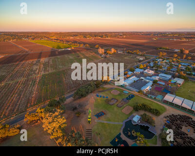 Vue aérienne de Monash Adventure Park et terres agricoles de Riverland, Australie du Sud Banque D'Images