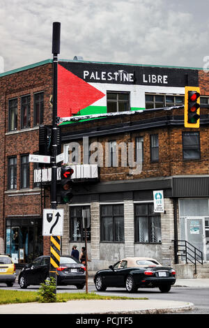 Drapeau de la Palestine et la palestine Palestine libre (libre) slogan en français peint sur les murs de briques d'un immeuble à Montréal, Québec, Canada. Banque D'Images