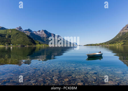 Beau reflet de montagne en Norvège Banque D'Images