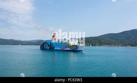 La Moby Line ferry Moby Niki arrive au port de Portoferraio, l'île d'Elbe, Toscane, Italie Banque D'Images