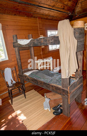 Chinese men's Bunkhouse à Britannia Lieu historique Chantiers à Steveston, BC, Canada. Il y a eu souvent de 100 hommes dans un bâtiment à peine 100 x 50 pieds. Il y avait beaucoup plus de berceaux comme indiqué ici. Banque D'Images