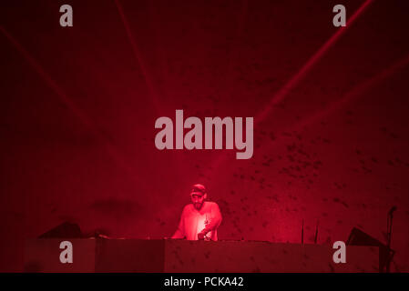 BONTIDA POUR, Roumanie - 22 juillet 2018 : Néerlandais musicien et Dj San Holo live au festival Château électrique Banque D'Images