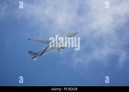 Chiang Mai, Thaïlande - 24 juillet 2018 : HS-THK Airbus A350-900 d'Thaiairway TG105. Décoller de l'aéroport de Chiang Mai à Bangkok. Banque D'Images