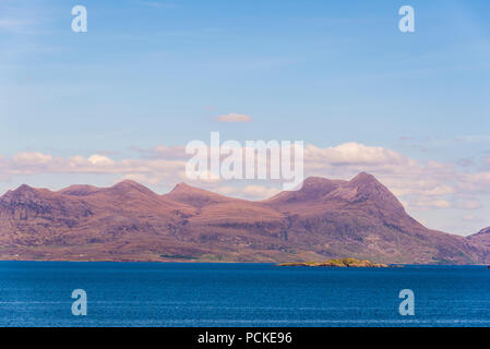 Vues prises du ferry sur la route d'Ullapool à Stornoway dans une journée ensoleillée Banque D'Images