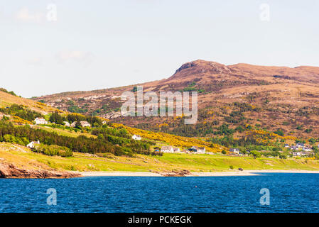 Vues prises du ferry sur la route d'Ullapool à Stornoway dans une journée ensoleillée Banque D'Images