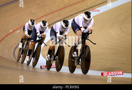 Les femmes allemandes Poursuite par équipe dirigée par Mieke Kroger en qualifications au cours de la première journée du championnat d'Europe 2018 au vélodrome Sir Chris Hoy, Glasgow. ASSOCIATION DE PRESSE Photo. Photo date : Jeudi 2 août 2018. Voir l'activité de l'histoire du sport. Crédit photo doit se lire : John Walton/PA Wire. RESTRICTIONS : usage éditorial uniquement, pas d'utilisation commerciale sans l'permissionduring le premier jour du championnat d'Europe 2018 au vélodrome Sir Chris Hoy, Glasgow. ASSOCIATION DE PRESSE Photo. Photo date : Jeudi 2 août 2018. Voir l'activité de l'histoire du sport. Crédit photo doit se lire : John Walton/PA Wire. RE Banque D'Images