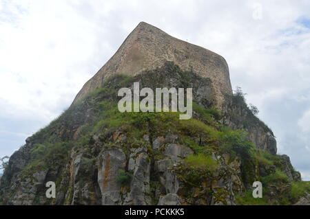 Brasov forteresse sur une colline, la Transylvanie Banque D'Images