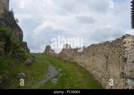 Brasov forteresse sur une colline, la Transylvanie Banque D'Images