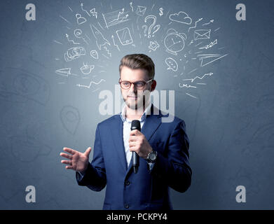 Businessman parlant au micro avec des doodles sur sa tête Banque D'Images