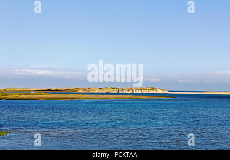 Une vue sur Overy Creek à Scolt Head Island sur la côte nord du comté de Norfolk à Burnham Overy Staithe, Norfolk, Angleterre, Royaume-Uni, Europe. Banque D'Images