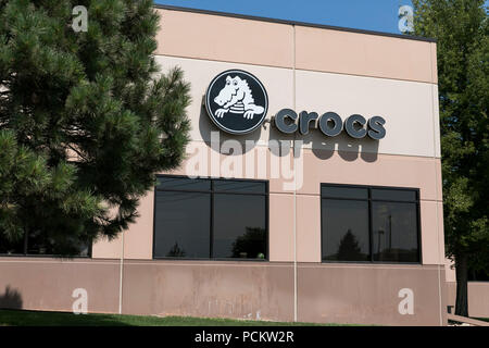 Un logo affiche à l'extérieur du siège de crocs, Inc., dans la région de Niwot, Colorado, le 21 juillet 2018. Banque D'Images