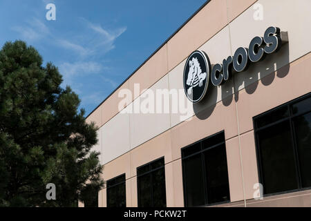 Un logo affiche à l'extérieur du siège de crocs, Inc., dans la région de Niwot, Colorado, le 21 juillet 2018. Banque D'Images