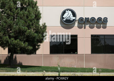 Un logo affiche à l'extérieur du siège de crocs, Inc., dans la région de Niwot, Colorado, le 21 juillet 2018. Banque D'Images