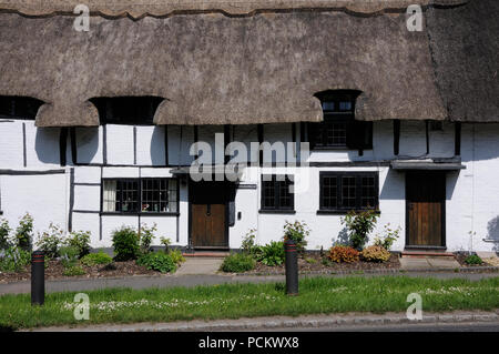 Coldharbor de chaume, cottages, Tring Road, Wendover, Buckinghamshire, étaient une fois donnée à Anne Boleyn comme partie de sa dot par Henry VIII. Banque D'Images