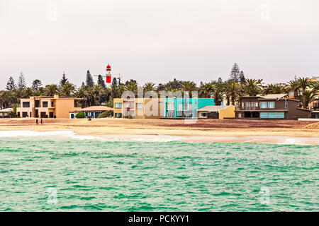 Vue de la mer sur la côte de Swakopmund, Namibie ville coloniale allemande Banque D'Images