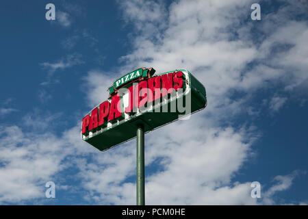 Un logo affiche à l'extérieur d'un Papa John's Pizza franchise à Denver, Colorado, le 22 juillet 2018. Banque D'Images